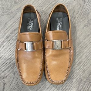 FERRAGAMO LOAFER